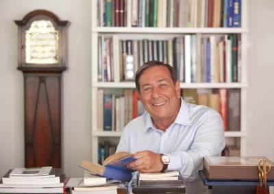 Paolo Grandi nella sua abitazione, in un'immagine del 2013. (c) Ti-Press